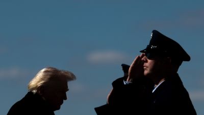 Ο Τραμπ απέτισε φόρο τιμής στους έξι Αμερικανούς στρατιωτικούς που σκοτώθηκαν στο Ιράκ