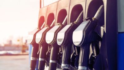 Στα 2 ευρώ το λίτρο αμόλυβδη και ντίζελ – Ανω των 100 ευρώ η μεγαβατώρα - Ελλάδα και Ευρώπη είναι ενεργειακά ευάλωτες