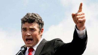 Τζο Κεντ: Έκλεισαν σε «φούσκα» τον Ντόναλντ Τραμπ και τον έσπρωξαν σε πόλεμο στο Ιράν