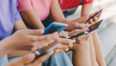 Social Media και ανησυχία για τα παιδιά: Απαγόρευση κάτω των 16 ετών ζητά ο Διευθύνων Σύμβουλος του Pinterest