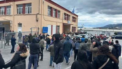 Κτηνοτρόφοι απέκλεισαν το λιμάνι της Μυτιλήνης