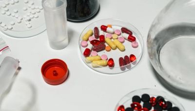 Ελλάδα: Πώς επηρεάζεται η χώρα από τις ελλείψεις φαρμάκων λόγω του πολέμου – Σε αυξημένη ετοιμότητα ο ΕΟΦ