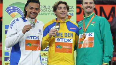 Ο Εμμανουήλ Καραλής κρέμασε στο στήθος του το ασημένιο μετάλλιο στο παγκόσμιο πρωτάθλημα κλειστού στίβου