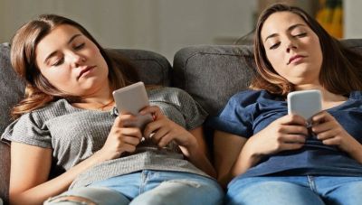 Τα παιδιά που χρησιμοποιούν social media, έχουν πιθανότητες να εμφανίσουν άγχος και κατάθλιψη στην εφηβεία