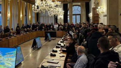 Δημοτικό Συμβούλιο Ηρακλείου: «Αγκάθι» το ενδεχόμενο δημιουργίας δομής μεταναστών στις Μαλάδες - Στη Λότζια αγανακτισμένοι κάτοικοι