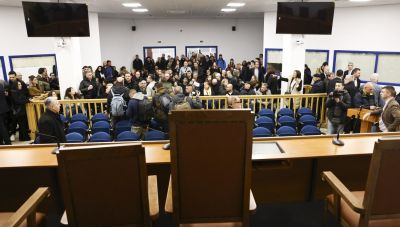 Τέμπη: «Συνειδητό σχεδιασμό αποκλεισμού», καταγγέλλουν οι συγγενείς των θυμάτων