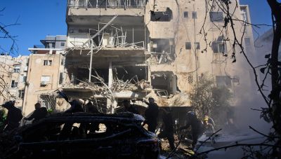 Αναφορές ότι οι Χούθι ετοιμάζονται να μπουν στον πόλεμο – Δύο νεκροί στο Άμπου Ντάμπι μετά από αναχαίτιση πυραύλου