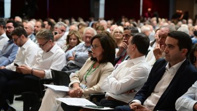 ΠΑΣΟΚ: Σηκώνει αυλαία το κρίσιμο συνέδριο με ομιλία Ανδρουλάκη- Συμβιβασμός για το 