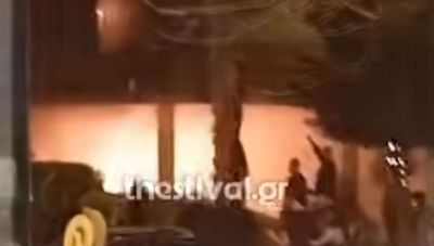 Φωτιά στην κουζίνα ταβέρνας στη Θεσσαλονίκη - Εκκενώθηκε το κατάστημα