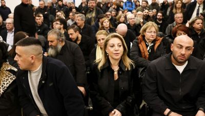 Αλλάζει μετά το χάος της πρώτης ημέρας ο χώρος της δίκης για τα Τέμπη-Βγάζουν γυψοσανίδες, βάζουν καθίσματα