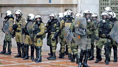 Επίθεση με πέτρες σε διμοιρία των ΜΑΤ στα Εξάρχεια, 114 προσαγωγές