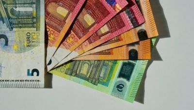 Αυξήσεις, επιδόματα και fuel pass - Όλα τα «μπόνους» του Απριλίου