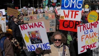 «No Kings»: Διαδηλώσεις στις ΗΠΑ κατά του Τραμπ, Ντε Νίρο και Σπρίγκστιν στις πορείες -Συγκεντρώσεις και στην Ευρώπη