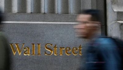 Wall Street: Απώλειες 400 μονάδων για τον Dow Jones λόγω του πολέμου στο Ιράν