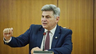 Ο Φαραντούρης απαντά σε Πολάκη: «Παραδοσιακή σταλινική πρακτική η συκοφάντηση πρώην συντρόφων»