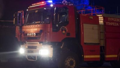 Ηράκλειο : στις φλόγες τυλίχθηκαν δυο σταθμευμένα αυτοκίνητα