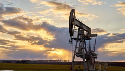 Πετρέλαιο: Παραμένει πάνω από τα $100 παρά τις ενδείξεις για πιθανό τερματισμό του πολέμου