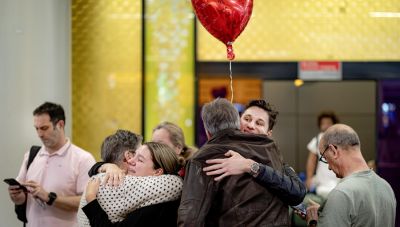 Ελάχιστες οι πτήσεις για Μέση Ανατολή, χιλιάδες ακυρώσεις σε 4 ημέρες – Σε εξέλιξη οι απομακρύνσεις πολιτών