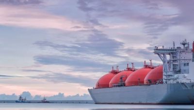 Reuters: Το Κατάρ σταματά την υγροποίηση του φυσικού αερίου