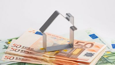 ΕΝΦΙΑ: Ποιοι θα πληρώσουν λιγότερο φόρο – Οι δόσεις και οι εκπτώσεις