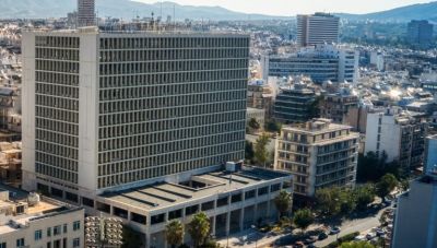 Προσήχθη άνδρας που απειλούσε να ανατιναχθεί έξω από τη ΓΑΔΑ