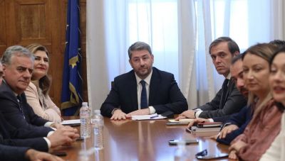 Με το βλέμμα στις δημοσκοπήσεις το ΠΑΣΟΚ