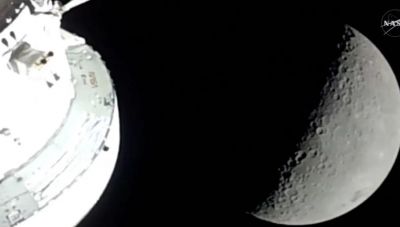 Artemis II: Οι αστροναύτες είδαν την αθέατη πλευρά της Σελήνης κι έγραψαν ιστορία