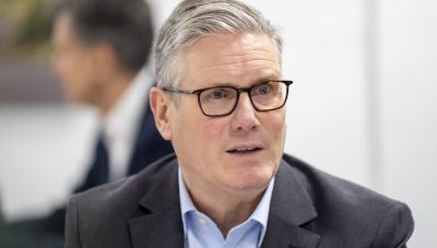 Απάντηση Στάρμερ στον Τραμπ εν μέσω πιέσεων για τη στάση της Βρετανίας στον πόλεμο στο Ιράν