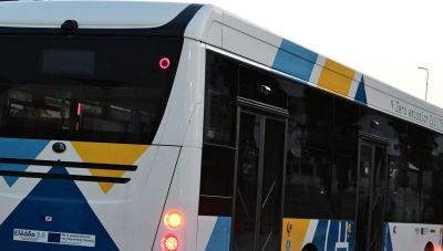 Νεκρός άνδρας μέσα σε λεωφορείο στο Μενίδι - Συνελήφθη ο φίλος του για κατοχή ναρκωτικών