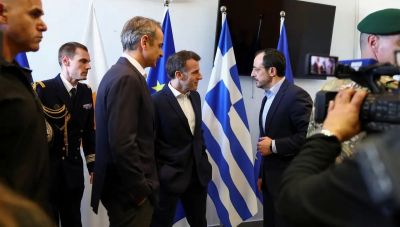 Στην Κύπρο ο Μητσοτάκης: Σε εξέλιξη η συνάντηση με Μακρόν και Χριστοδουλίδη - Δείτε ζωντανά τις δηλώσεις