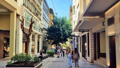 Μεγάλη ζήτηση για καταστήματα στις εμπορικές «πιάτσες»