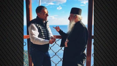 Στο Άγιον Όρος ο Τσίπρας: «Ψέλνεις στη Σιμωνόπετρα και ακούγεται στον Άδη…» - Τι σχολιάζουν Γεωργιάδης, Πολάκης