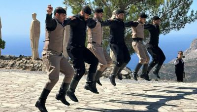 Βουβός πεντοζάλης: Είναι μεγάλη ευθύνη και τιμή για τους χορευτές, λέει στο newshub.gr ο χοροδιδάσκαλος Χριστόφορος Μπριντάκης