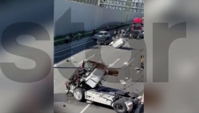 Αττική Οδό: Σε σοβαρή κατάσταση ο οδηγός του φορτηγού – Εκσφενδονίστηκε και βρέθηκε στις γραμμές του Προαστιακού