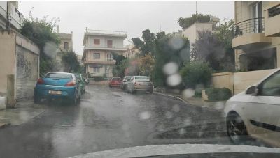 Κακοκαιρία: Ισχυρή βροχή «χτυπά» το Ηράκλειο - Ποτάμια οι δρόμοι από τον όγκο του νερού (Βίντεο +Φωτο)