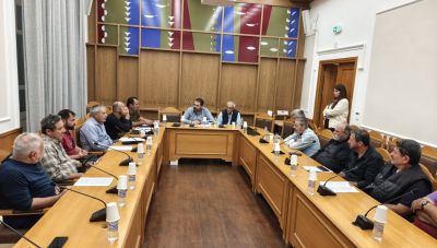 Στην Περιφέρεια Κρήτης οι Ομοσπονδίες αγροτών για την κατάρρευση του ελαιολάδου - Επέδωσαν ψήφισμα, τι ζητούν (Φωτο)