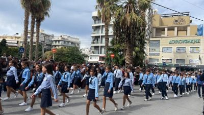 Ηράκλειο: Παρέλαση για τον εορτασμό της 28ης Οκτωβρίου στο κέντρο της πόλης-Με λαμπρότητα οι εκδηλώσεις τιμής (φωτο + βιντεο)