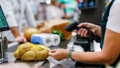 Σούπερ μάρκετ: Μείωση 0,75% στις τιμές τον Αύγουστο – Ετήσια αύξηση 1,07%