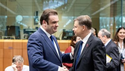 Εurogroup -Ντομπρόβσκις: Θα εξετάσουμε διεξοδικά το αίτημα Ελλάδας και Ιταλίας για δημοσιονομική ευελιξία -Πιερρακάκης: «Δύσκολη ισορροπία»