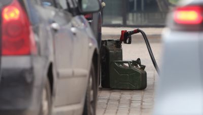 Ανταλλαγή πληγμάτων στον Κόλπο – Το πετρέλαιο σπάει το φράγμα των 100 δολαρίων