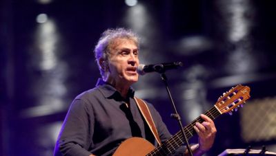 «Τόσο νωρίς, πόσο κρίμα… στο καλό αγόρι μου»: Ο Γιώργος Νταλάρας αποχαιρετά τον Γιώργο Μαζωνάκη