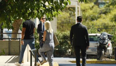 Υπόθεση Μαζωνάκη: «Δεν χορηγούμε άδειες άσκησης ιατρικού επαγγέλματος» λέει το Πανεπιστήμιο της Χονολουλού για την 56χρονη γιατρό