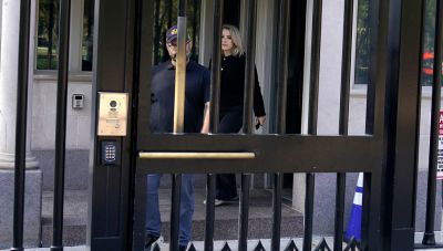 Απαγορεύτηκε η είσοδος διαπιστευμένων δημοσιογράφων στον Λευκό Οίκο – «Παραβίαση του αμερικανικού Συντάγματος»
