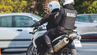 Πάτρα: Τραυματίστηκε αστυνομικός καθώς πήγαινε να βοηθήσει σε καραμπόλα αυτοκινήτων