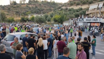 Δομή Μεταναστών: Συνεχίζουν τον αγώνα τους οι κάτοικοι Ηρακλείου- Μοιρών με νέο κλείσιμο του δρόμου