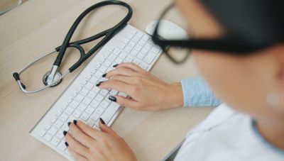 Έλεγχοι σε κέντρα υγείας για παραπλανητικές διαφημίσεις και παράτυπες ιατρικές πράξεις – Οι καταγγελίες στην Κρήτη