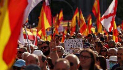 Διαδήλωση στη Μαδρίτη για τη Θέουτα: Χιλιάδες άνθρωποι στους δρόμους κατά της κυβέρνησης Σάντσεθ