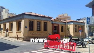 Καταρρέει το Μποδοσάκειο σχολείο: Πέφτουν πέτρες και σοβάδες, λίγες μέρες πριν την έναρξη της σχολικής χρονιάς (Φωτο)