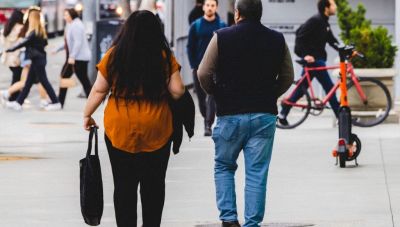 Πάνω από ένας στους δύο ενήλικες είναι υπέρβαροι, δείχνουν τα στοιχεία της Eurostat – Η εικόνα Ελλάδα