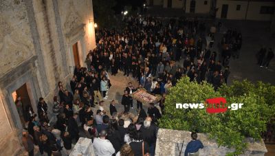 Συγκίνησε ο Ηγούμενος του Επανωσήφη με την προσευχή για τους νεκρούς των Τεμπών το βράδυ της Μ. Παρασκευής (βίντεο)